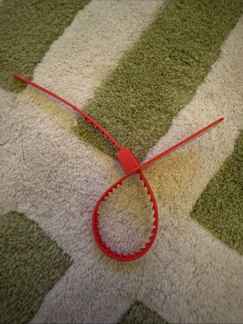 Off-White tag / zip tie